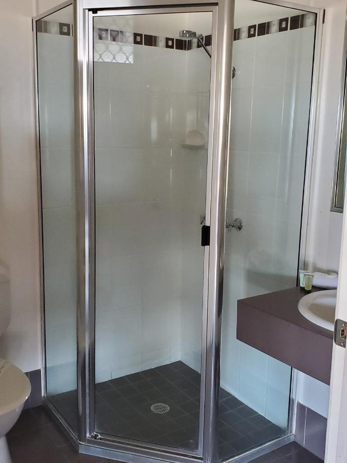 Windsor Hotel Motel Дэлби Экстерьер фото